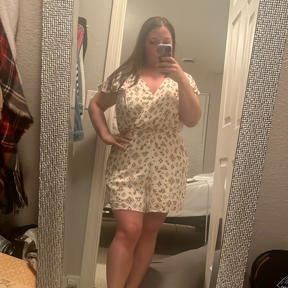 NWT Torrid 00 Cream Boho Floral Print Gauze Surplice Romper